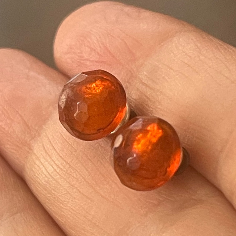 Faceted natural Baltic honey amber sterling silver stud earrings - Picture 2 of 4